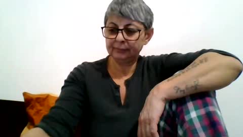 couple online show from 12-31-24, 05:51