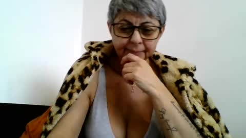 couple online show from 01-01-25, 10:11