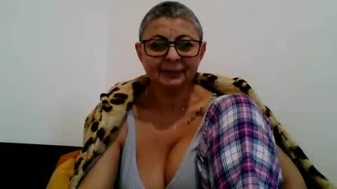 couple online show from 01-21-25, 02:37