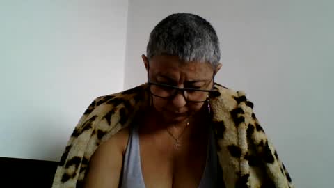 couple online show from 01-23-25, 10:32