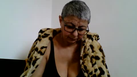 couple online show from 02-10-25, 11:46