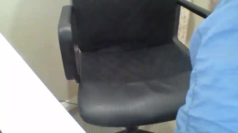 Snapshot of curious_aussie11 chatting on 12-17-24, 06:35 Carl online show from 12-17-24, 06:35