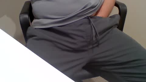 Snapshot of curious_aussie11 chatting on 10-18-25, 02:29 Carl online show from 10-18-25, 02:29