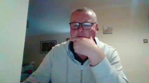 Snapshot of curiousax77 chatting on 12-12-24, 12:12 curiousax77 online show from 12-12-24, 12:12