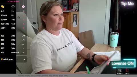 Snapshot of curiouscouple3143 chatting on 02-18-25, 03:43 curious couple online show from 02-18-25, 03:43