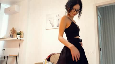 Snapshot of curlixiee chatting on 04-22-26, 12:39 Kira online show from 04-22-26, 12:39