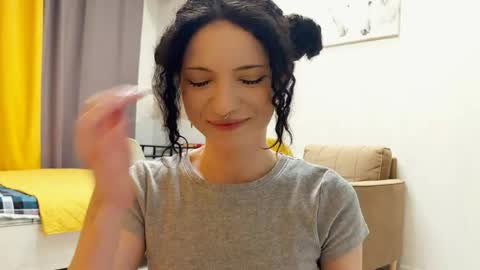 Snapshot of curlixiee chatting on 05-01-26, 11:31 Kira online show from 05-01-26, 11:31