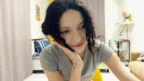 Snapshot of curlixiee chatting on 05-04-26, 11:56 Kira online show from 05-04-26, 11:56