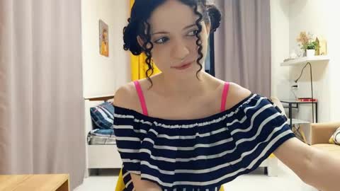 Snapshot of curlixiee chatting on 05-09-26, 11:32 Kira online show from 05-09-26, 11:32