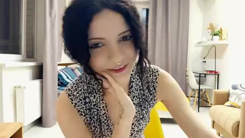 Snapshot of curlixiee chatting on 05-10-26, 11:43 Kira online show from 05-10-26, 11:43