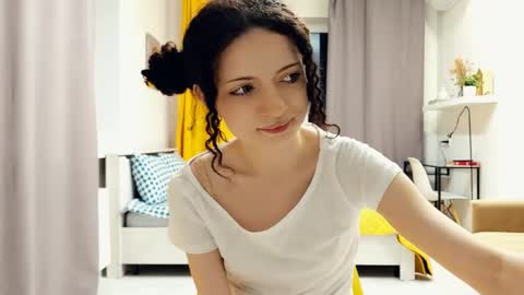 Snapshot of curlixiee chatting on 05-30-26, 11:46 Kira online show from 05-30-26, 11:46
