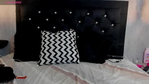 curly_babe1 online show from 05-27-26, 02:19