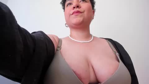 Bruna  online show from 02-09-25, 07:41