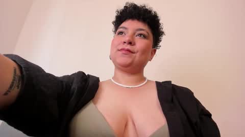Bruna  online show from 02-10-25, 03:21