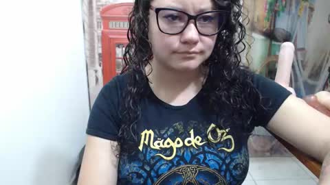 Snapshot of curly_greeneyed chatting on 10-23-25, 08:07 Vannesa online show from 10-23-25, 08:07