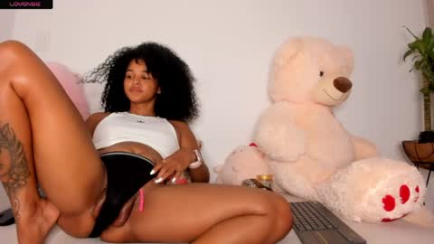 Snapshot of curly_sweett chatting on 05-15-26, 11:12 Curly - OF- CURLY SWEETT online show from 05-15-26, 11:12