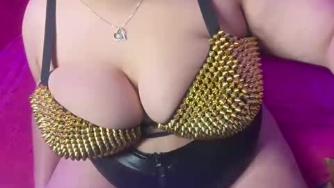 Snapshot of curlykaii55 chatting on 01-13-25, 01:02 Kay online show from 01-13-25, 01:02