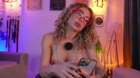 Snapshot of curlynatashaa chatting on 12-03-25, 06:06 Natasha online show from 12-03-25, 06:06