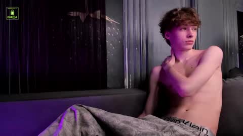 Snapshot of curlytwinkboy chatting on 11-19-25, 08:20 KEVIN online show from 11-19-25, 08:20