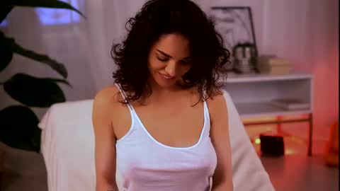 Snapshot of curvedlizzie chatting on 04-25-26, 10:07 curvedlizzie online show from 04-25-26, 10:07