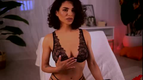 Snapshot of curvedlizzie chatting on 05-19-26, 10:27 curvedlizzie online show from 05-19-26, 10:27
