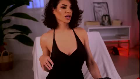 Snapshot of curvedlizzie chatting on 05-22-26, 10:37 curvedlizzie online show from 05-22-26, 10:37