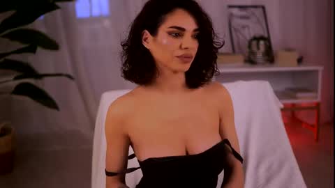 Snapshot of curvedlizzie chatting on 05-26-26, 10:06 curvedlizzie online show from 05-26-26, 10:06