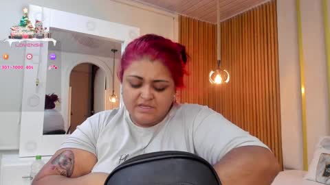 Snapshot of curvy_beauty_ chatting on 12-15-24, 11:23 Hanna online show from 12-15-24, 11:23