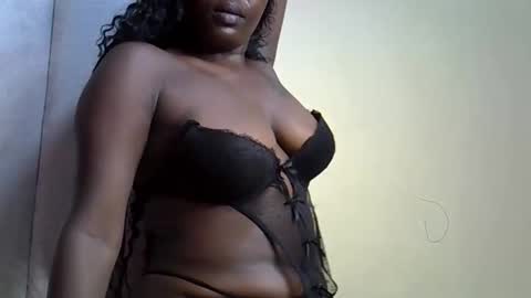 Snapshot of curvy_godess5 chatting on 11-18-25, 04:06 curvy_godess5 online show from 11-18-25, 04:06