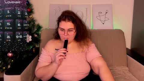 Snapshot of curvy_janie chatting on 12-20-24, 05:57 Jane online show from 12-20-24, 05:57