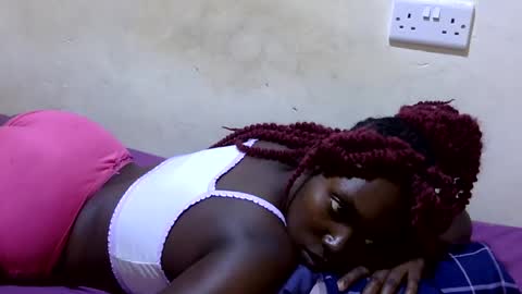 Snapshot of curvy_queen12 chatting on 07-13-26, 07:33 curvy_queen12 online show from 07-13-26, 07:33