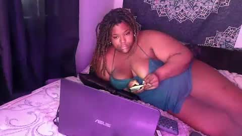 Snapshot of curvybcelinemixe chatting on 02-16-25, 09:59 Cline online show from 02-16-25, 09:59