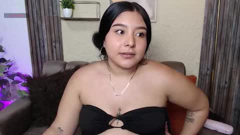 Snapshot of curvydelicios_zoe chatting on 10-17-25, 03:20 Zoe online show from 10-17-25, 03:20