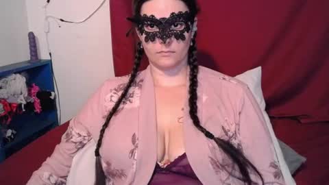 Snapshot of curvygamerceline chatting on 06-16-26, 06:43 Celine Fawe online show from 06-16-26, 06:43
