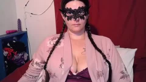 Snapshot of curvygamerceline chatting on 06-24-26, 01:37 Celine Fawe online show from 06-24-26, 01:37