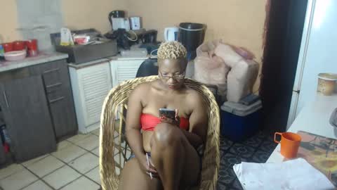 Snapshot of curvypear76x chatting on 12-06-24, 07:12 curvypear76x online show from 12-06-24, 07:12