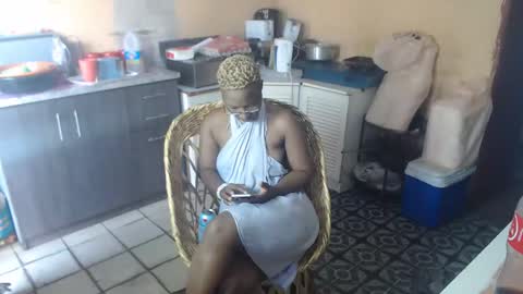 Snapshot of curvypear76x chatting on 12-30-24, 02:30 curvypear76x online show from 12-30-24, 02:30