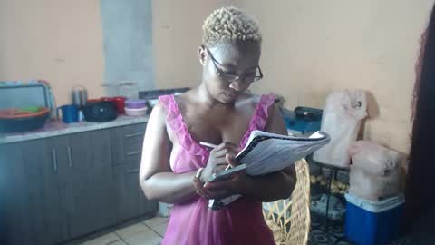 Snapshot of curvypear76x chatting on 01-03-25, 06:57 curvypear76x online show from 01-03-25, 06:57