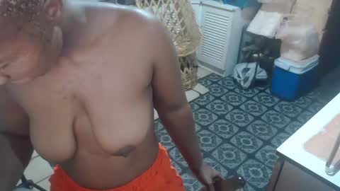 Snapshot of curvypear76x chatting on 01-11-25, 05:40 curvypear76x online show from 01-11-25, 05:40