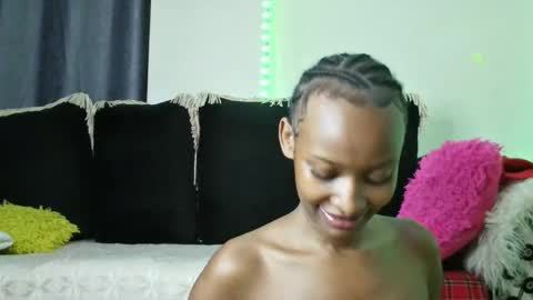 Snapshot of cute_annah chatting on 12-19-24, 07:07 cute annah online show from 12-19-24, 07:07