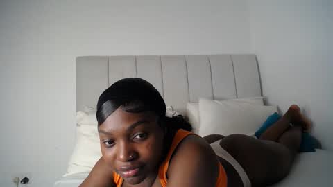 Liya online show from 09-15-25, 06:52