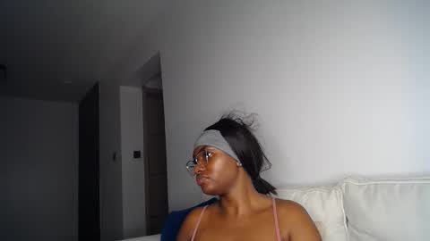Liya online show from 04-30-26, 08:57