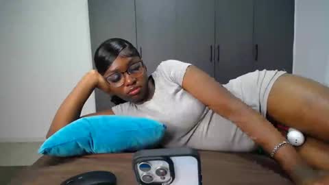 Liya online show from 06-15-26, 09:00