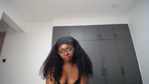 Liya online show from 06-17-26, 08:06