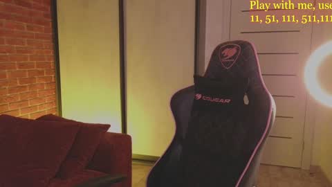 Everyday stream in the same time online show from 12-08-24, 11:24