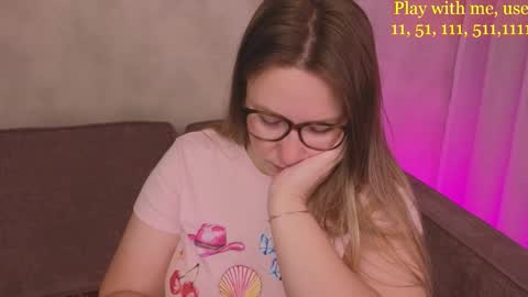 Snapshot of cute_darina chatting on 10-16-25, 01:39 Everyday stream in the same time online show from 10-16-25, 01:39