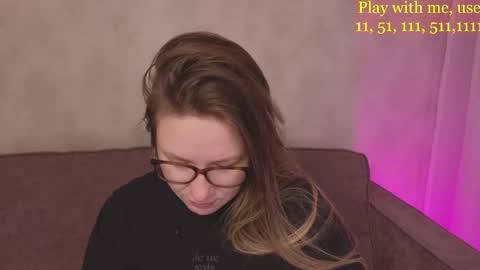 Snapshot of cute_darina chatting on 10-19-25, 03:40 Everyday stream in the same time online show from 10-19-25, 03:40