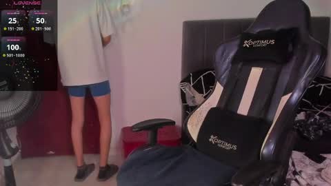 Snapshot of cute_diego_ chatting on 06-04-26, 11:00 Diego online show from 06-04-26, 11:00