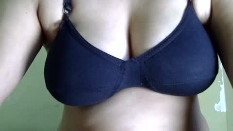 Snapshot of cute_diyu chatting on 10-15-25, 03:28 Diyu online show from 10-15-25, 03:28