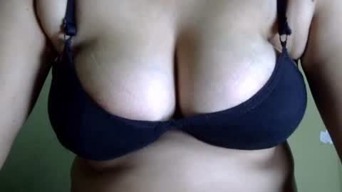 Snapshot of cute_diyu chatting on 10-17-25, 04:26 Diyu online show from 10-17-25, 04:26